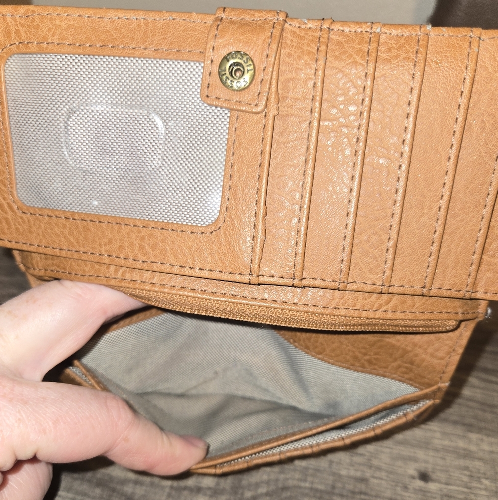 Fossil Women's Multicolor Leather Wallet - Picture 8 of 14